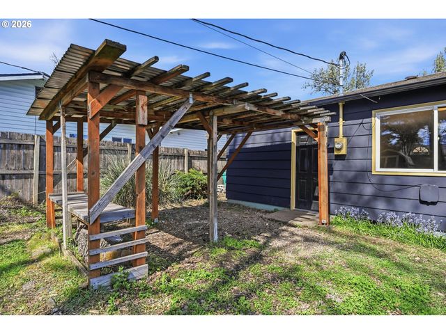 8723 N CHASE Ave, Portland, OR 97217