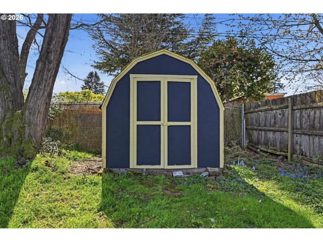 8723 N CHASE Ave, Portland, OR 97217