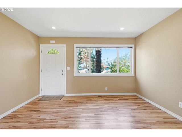 8723 N CHASE Ave, Portland, OR 97217