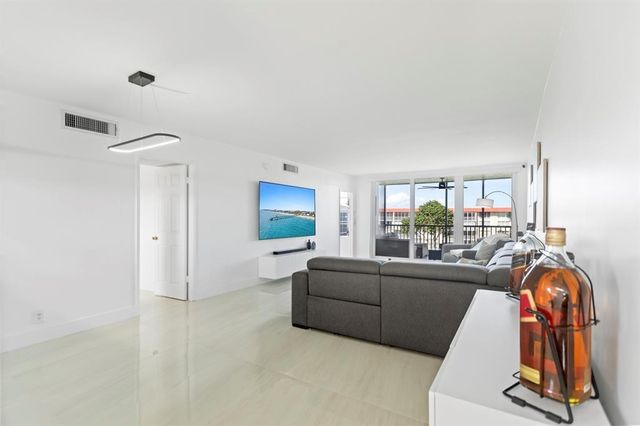 3100 NE 48th Court 413, Lighthouse Point, FL 33064