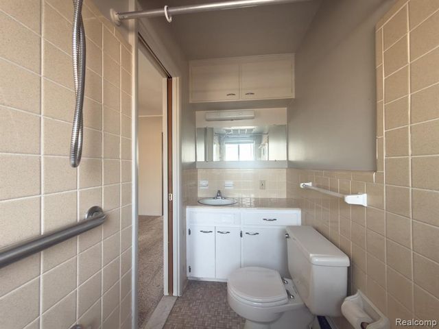 2121 Clawson Avenue 205, Royal Oak, MI 48073