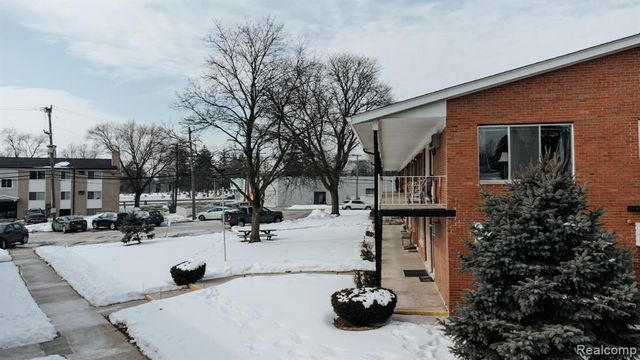 2121 Clawson Avenue 205, Royal Oak, MI 48073