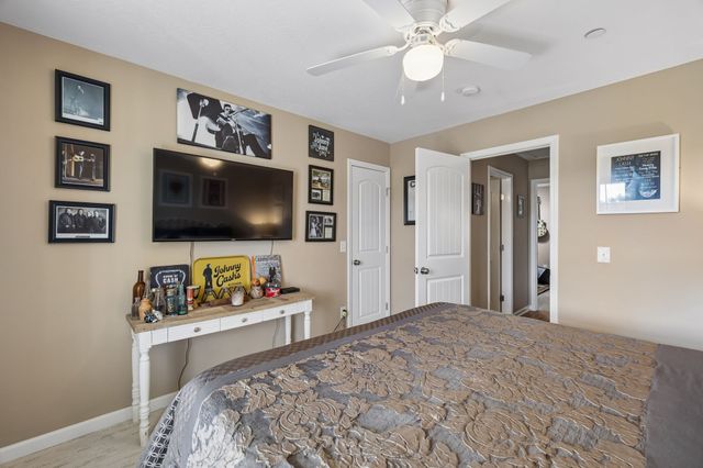 1078 Everwood Dr, Ashland City, TN 37015