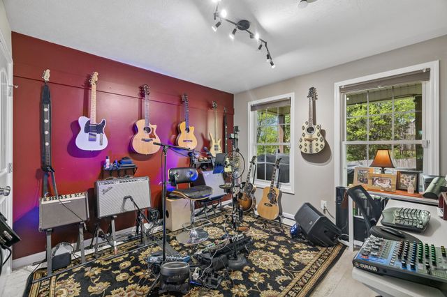 1078 Everwood Dr, Ashland City, TN 37015