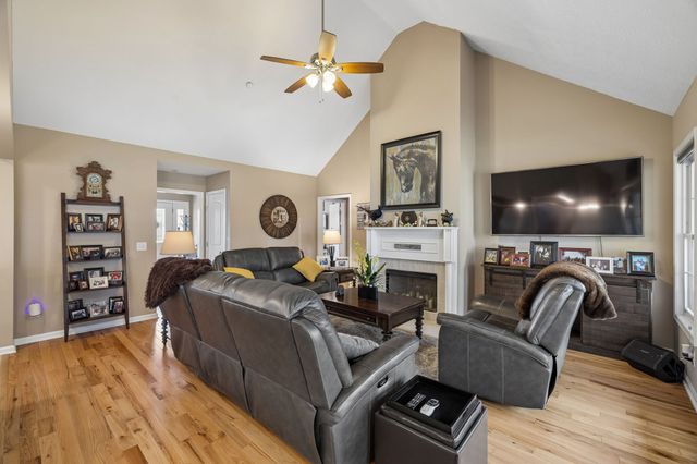 1078 Everwood Dr, Ashland City, TN 37015