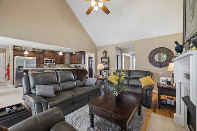 1078 Everwood Dr, Ashland City, TN 37015