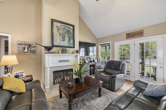 1078 Everwood Dr, Ashland City, TN 37015