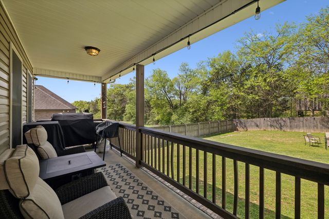 1078 Everwood Dr, Ashland City, TN 37015