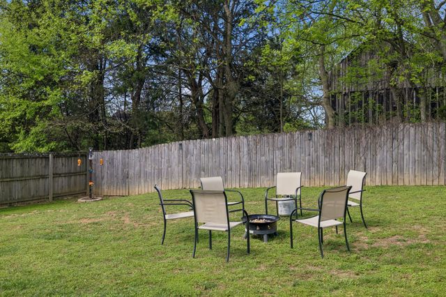 1078 Everwood Dr, Ashland City, TN 37015