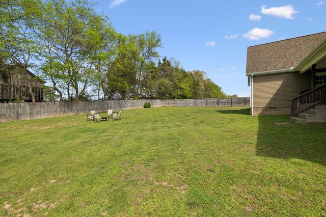 1078 Everwood Dr, Ashland City, TN 37015