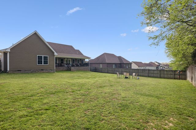 1078 Everwood Dr, Ashland City, TN 37015