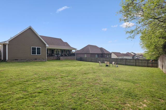 1078 Everwood Dr, Ashland City, TN 37015