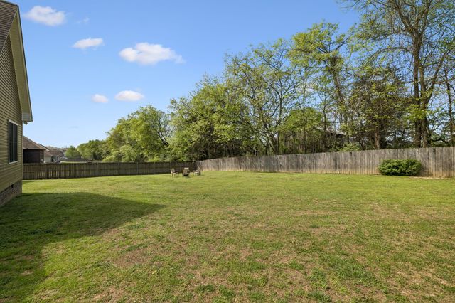 1078 Everwood Dr, Ashland City, TN 37015