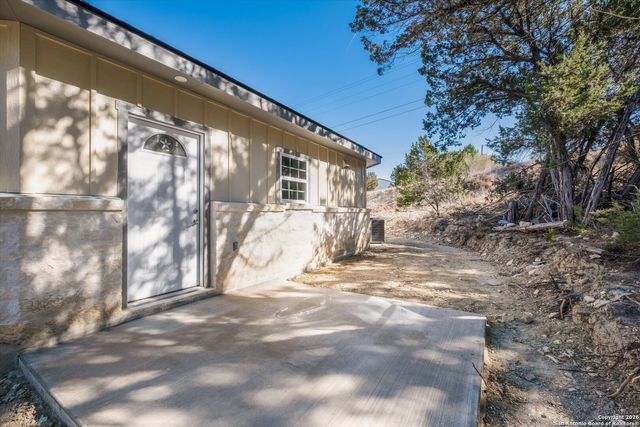 237 Hopi Trail, Bandera, TX 78003
