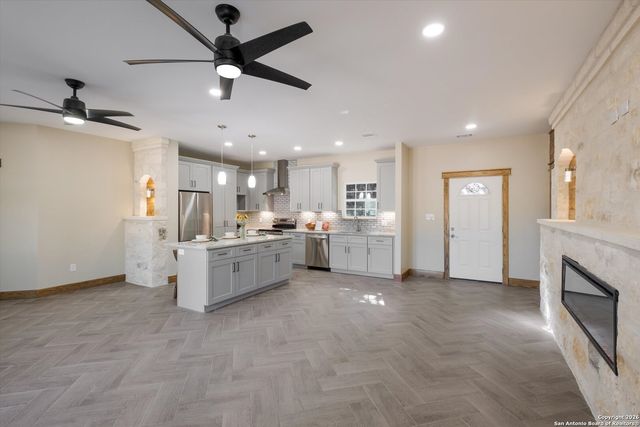 237 Hopi Trail, Bandera, TX 78003