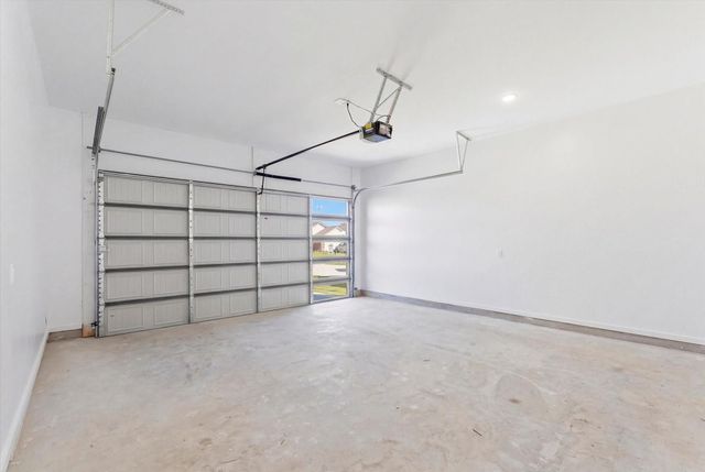 800 S 1st Street, La Porte, TX 77571