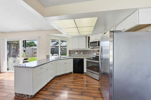 760 Los Lunas Way, Sacramento, CA 95833