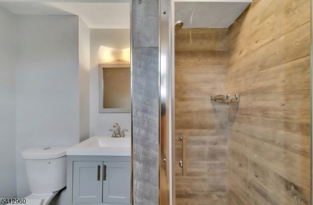 21 Lawrence St, Bloomfield Twp., NJ 07003