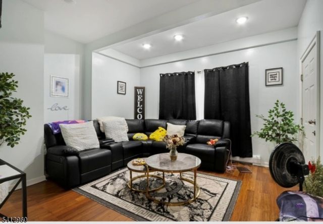 21 Lawrence St, Bloomfield Twp., NJ 07003