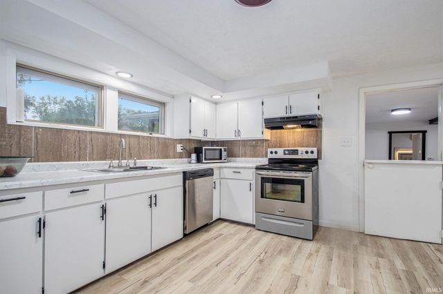 29929 Carolina Avenue, Elkhart, IN 46516