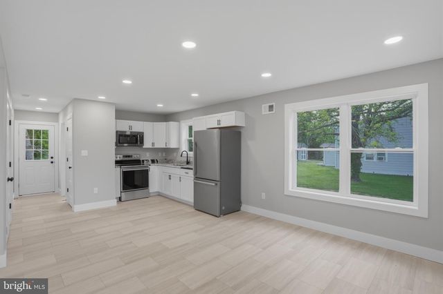 117 RAILROAD AVE, Houston, DE 19954