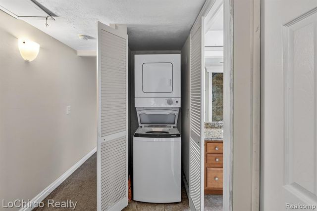 2377 Walton Boulevard 17, Rochester Hills, MI 48309