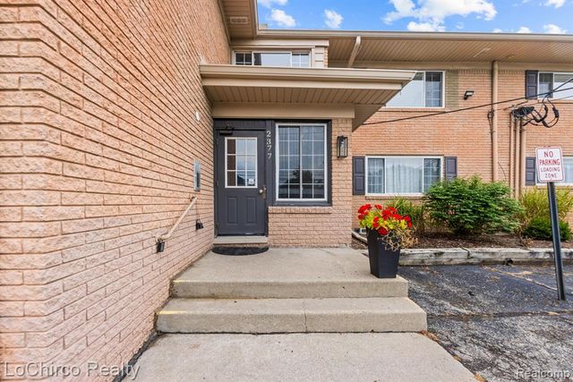 2377 Walton Boulevard 17, Rochester Hills, MI 48309