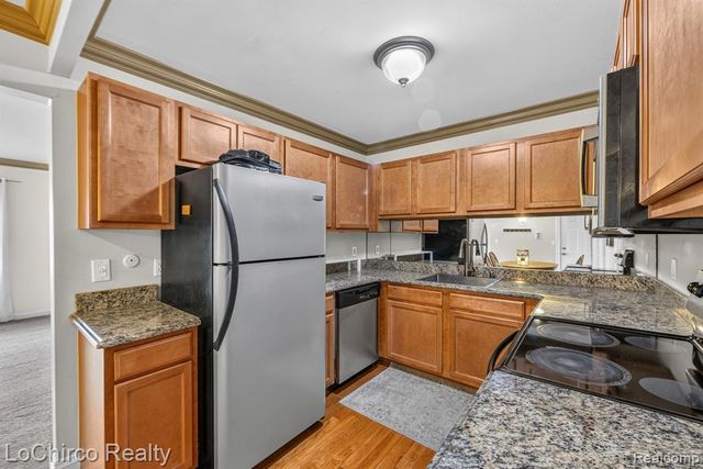 2377 Walton Boulevard 17, Rochester Hills, MI 48309