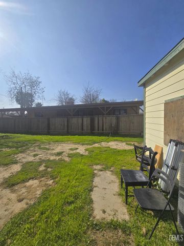 8217 HillTop Drive, Bakersfield, CA 93307