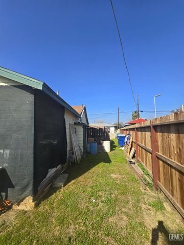 8217 HillTop Drive, Bakersfield, CA 93307