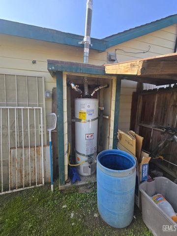 8217 HillTop Drive, Bakersfield, CA 93307