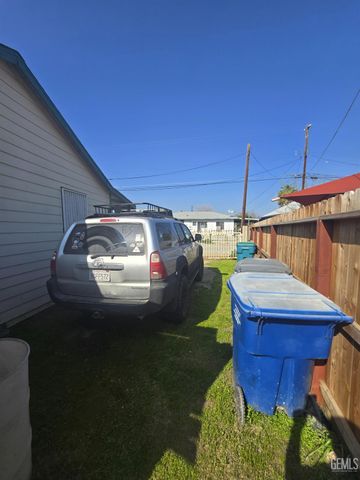 8217 HillTop Drive, Bakersfield, CA 93307