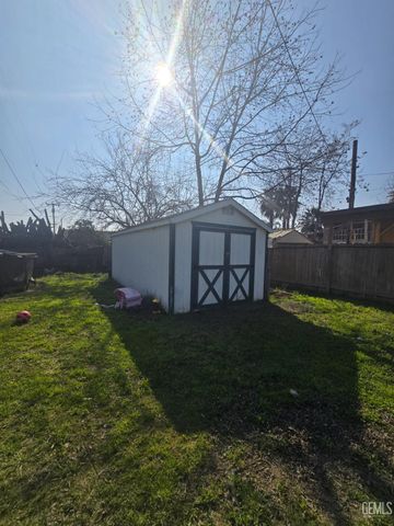 8217 HillTop Drive, Bakersfield, CA 93307