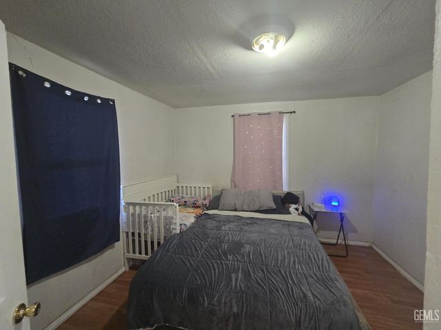 8217 HillTop Drive, Bakersfield, CA 93307