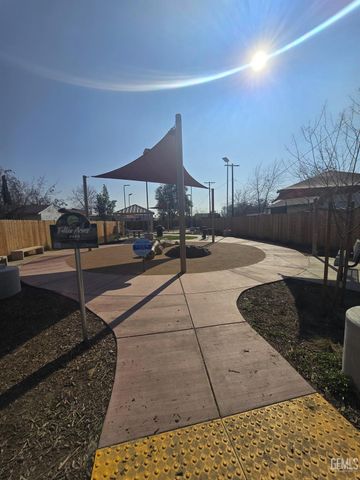 8217 HillTop Drive, Bakersfield, CA 93307