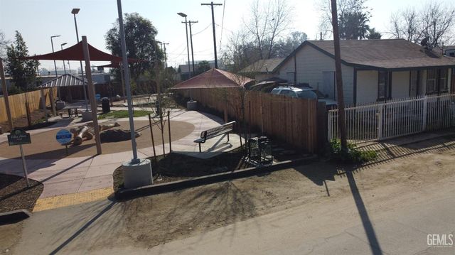 8217 HillTop Drive, Bakersfield, CA 93307