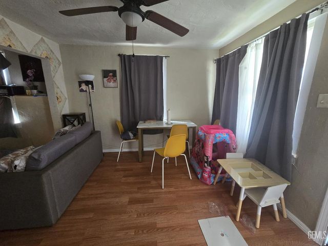 8217 HillTop Drive, Bakersfield, CA 93307