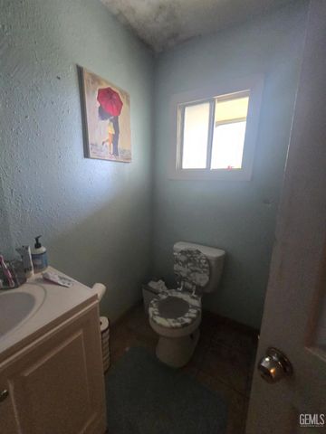 8217 HillTop Drive, Bakersfield, CA 93307