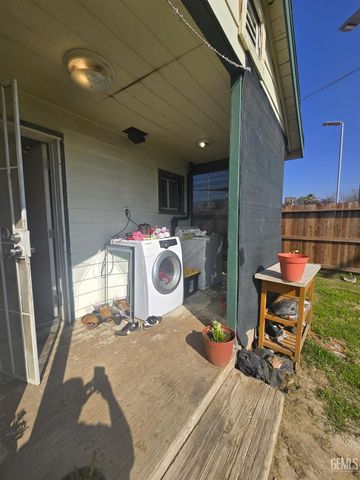 8217 HillTop Drive, Bakersfield, CA 93307