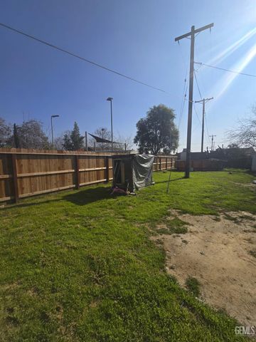 8217 HillTop Drive, Bakersfield, CA 93307