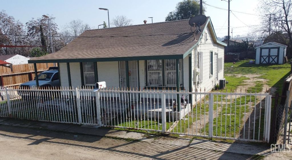 8217 HillTop Drive, Bakersfield, CA 93307