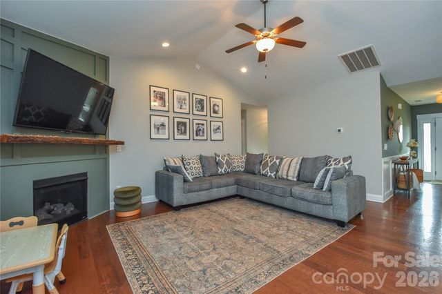 1809 Megan Ann Lane, Lincolnton, NC 28092