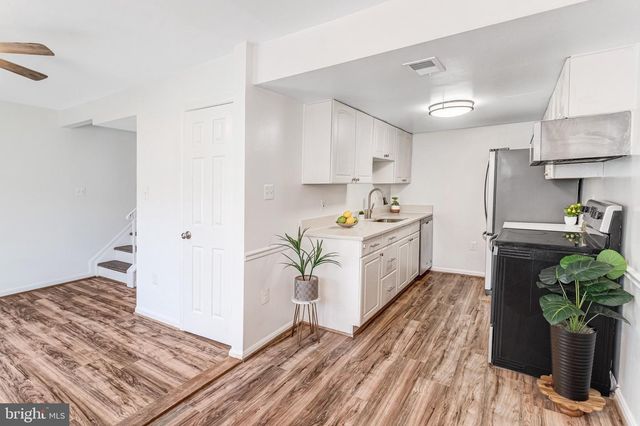 1856 FORT PULASKI CT, Dumfries, VA 22026