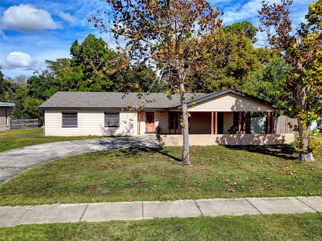 Image 2 of property listing at 98 MARK DAVID COURT, Casselberry, FL 32707