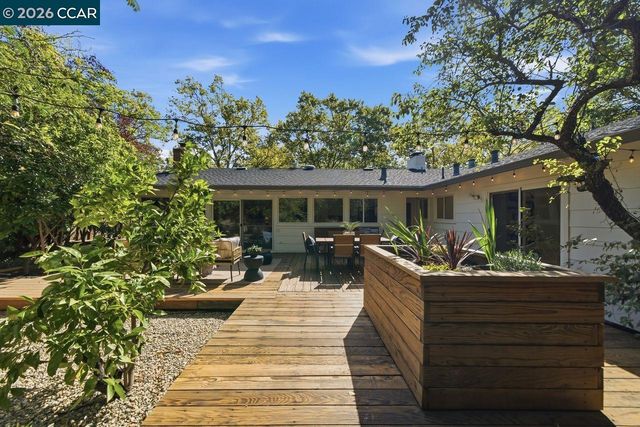 559 Old Orchard Dr, Danville, CA 94526