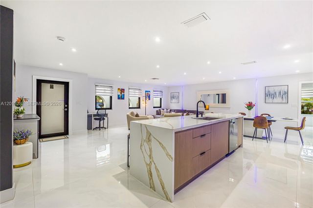 15331 Turnbull Dr, Miami Lakes, FL 33014