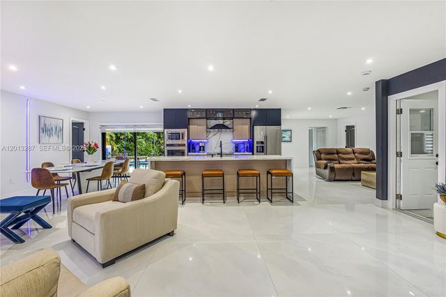 15331 Turnbull Dr, Miami Lakes, FL 33014