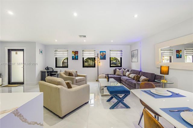 15331 Turnbull Dr, Miami Lakes, FL 33014