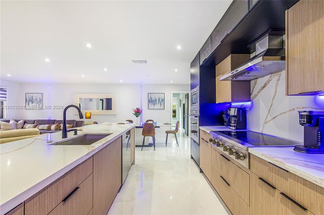 15331 Turnbull Dr, Miami Lakes, FL 33014