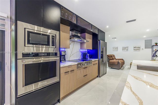 15331 Turnbull Dr, Miami Lakes, FL 33014